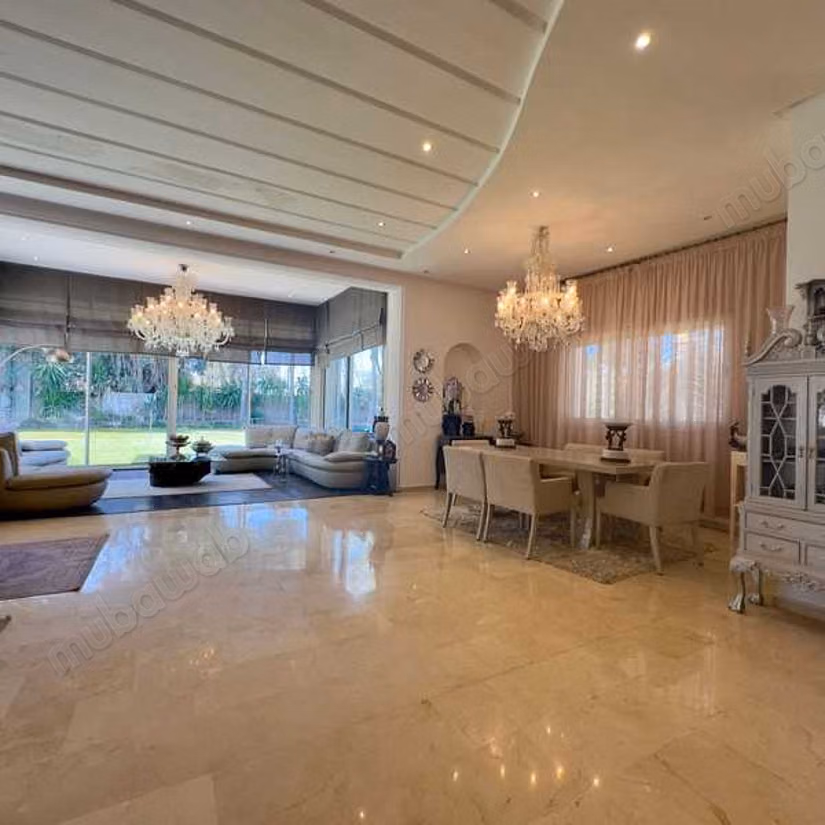 Villa à Louer de 1998.0 m² à Bouskoura, Bouskoura