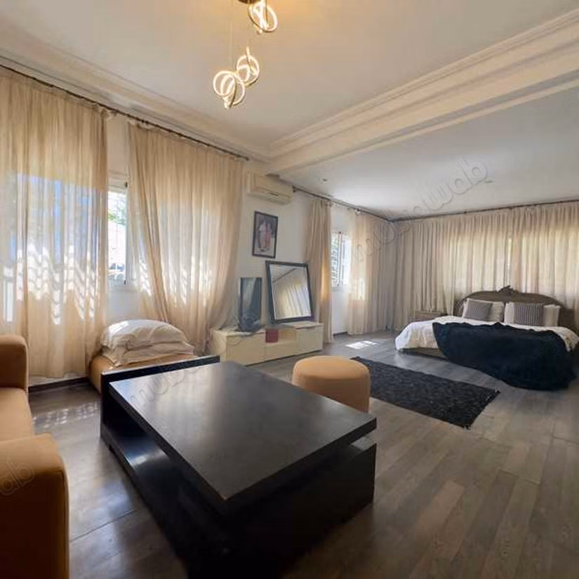Villa à Louer de 1998.0 m² à Bouskoura, Bouskoura