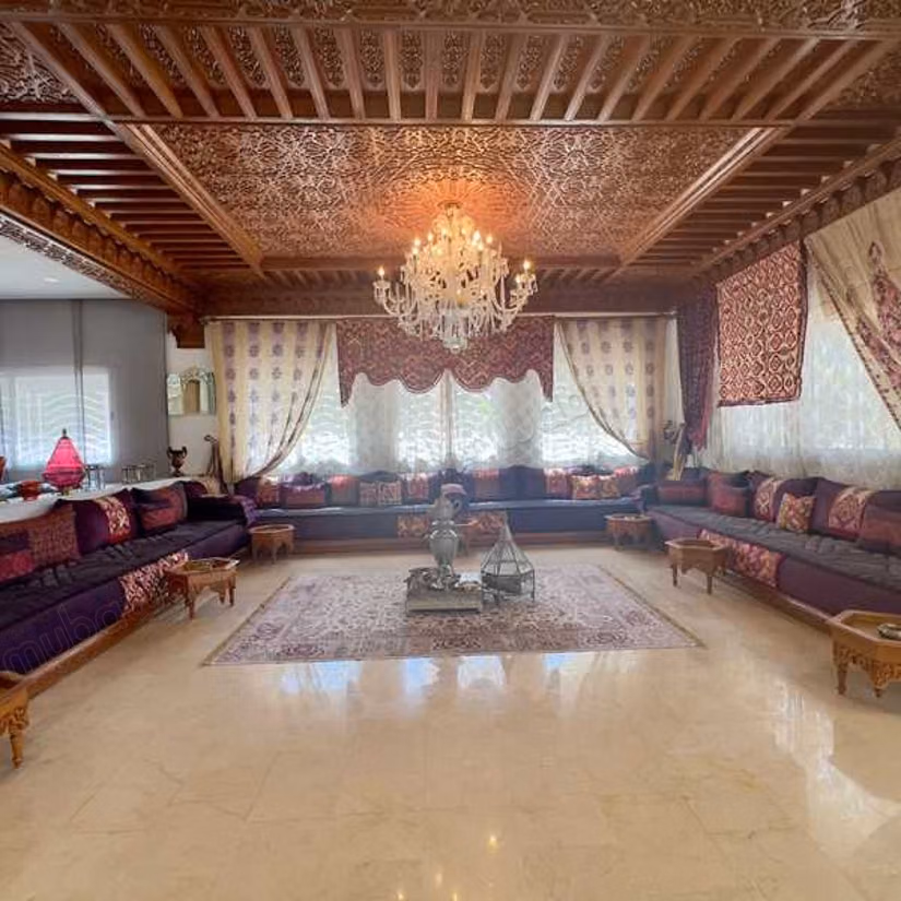 Villa à Louer de 1998.0 m² à Bouskoura, Bouskoura