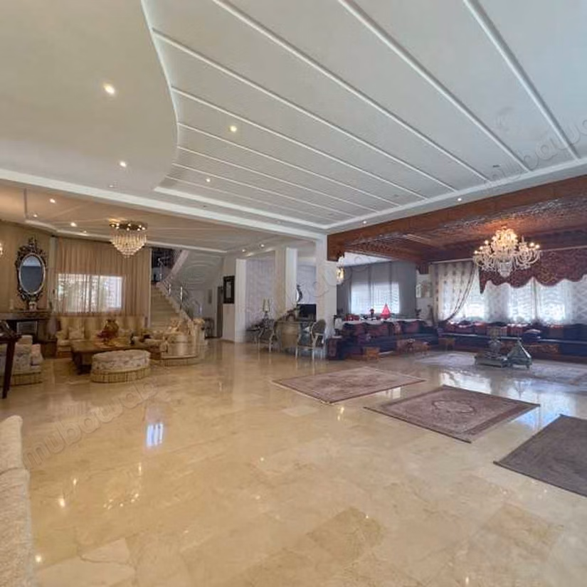 Villa à Louer de 1998.0 m² à Bouskoura, Bouskoura