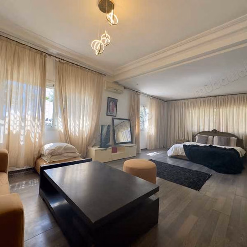 Villa à Louer de 1998.0 m² à Bouskoura, Bouskoura