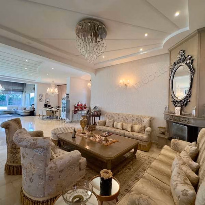 Villa à Louer de 1998.0 m² à Bouskoura, Bouskoura