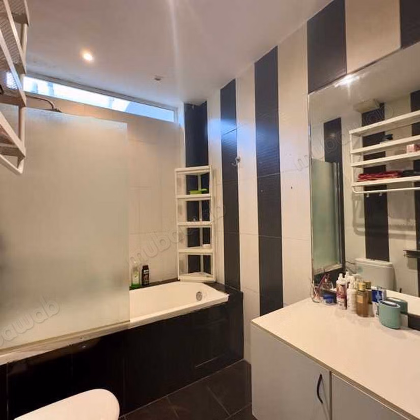 Villa à Louer de 1998.0 m² à Bouskoura, Bouskoura