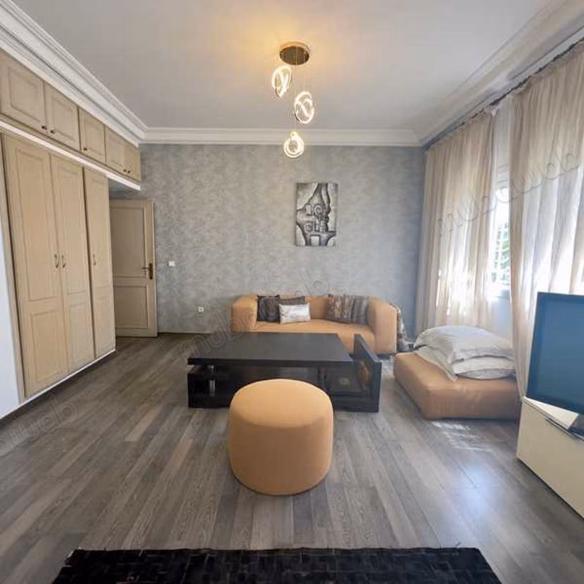 Villa à Louer de 1998.0 m² à Bouskoura, Bouskoura
