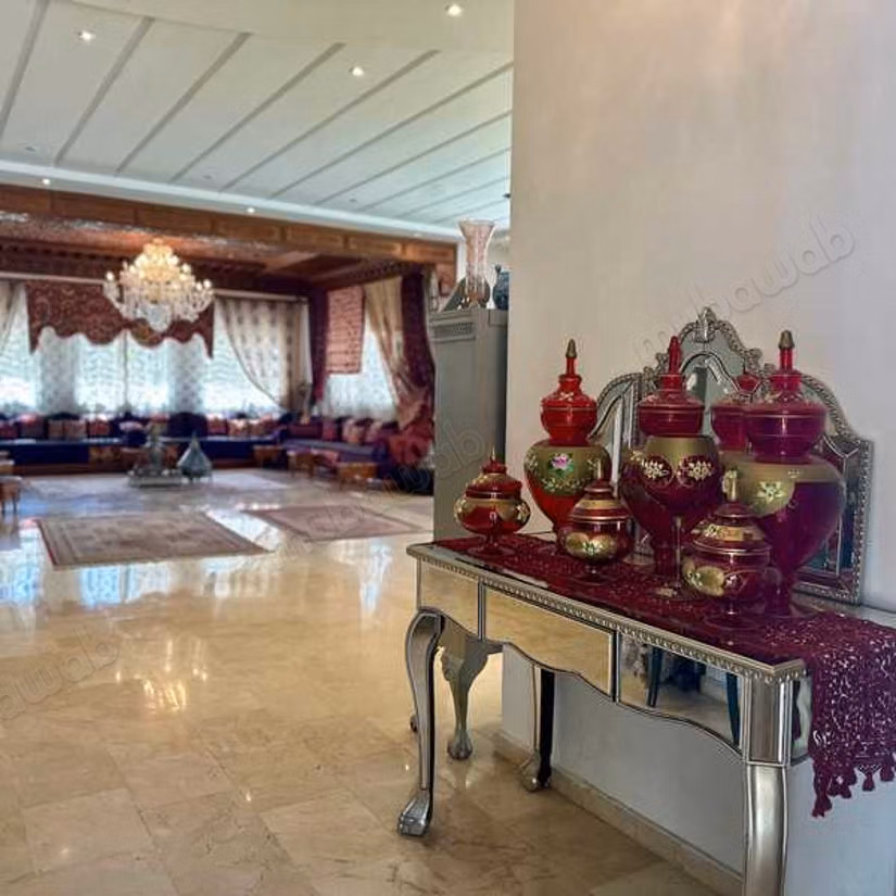 Villa à Louer de 1998.0 m² à Bouskoura, Bouskoura