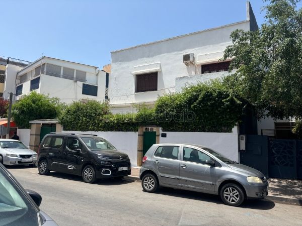 Villa's en luxe woningen beschikbaar in Hassan Centre Ville. 4 Ruimtes. Garage en terras