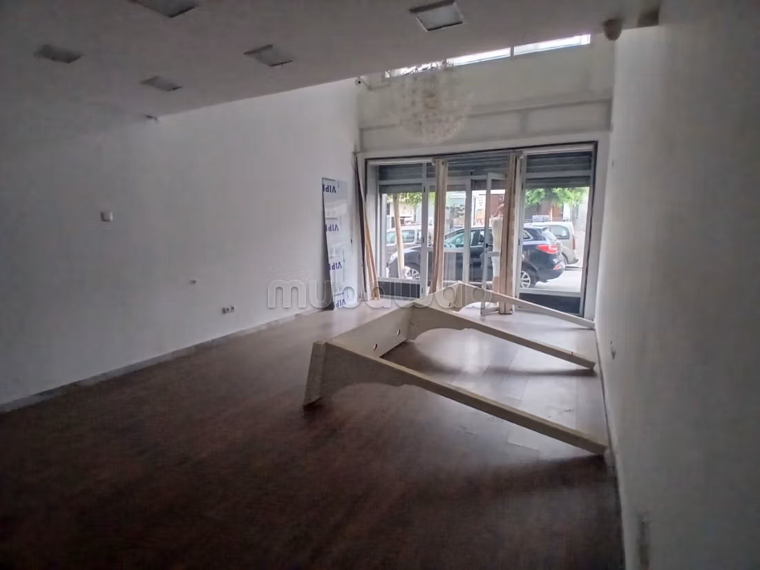 Offices & shops to rent in Marchan. Surface area 87 m². Air conditioning system