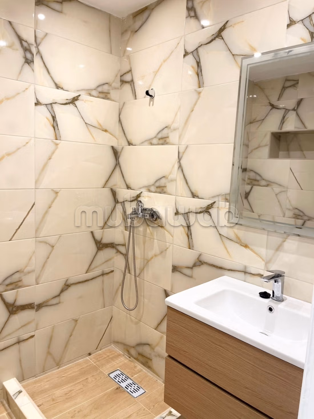 Appartement rénové Aindiab