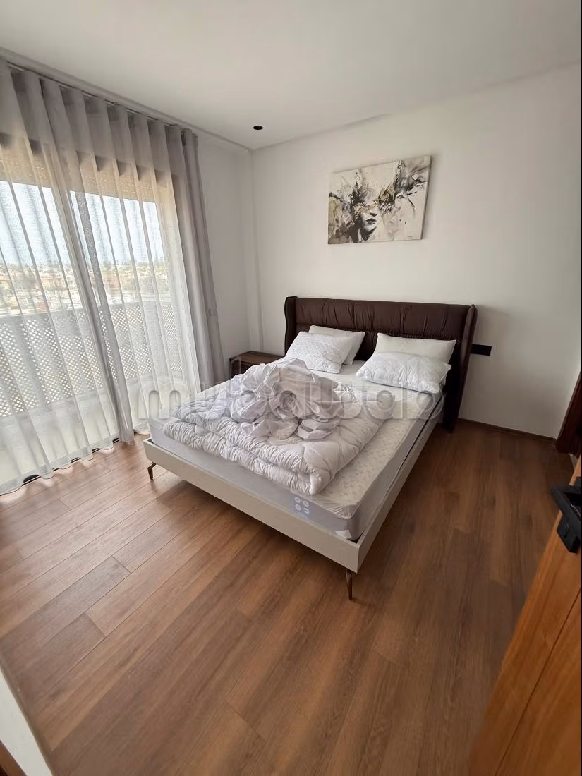 Très beau studio meublé sans vis à vis — 3