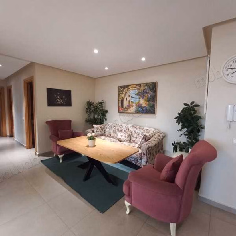 Beautiful apartment for sale in Roches Noires. 5 comfortable rooms. With garage and lift