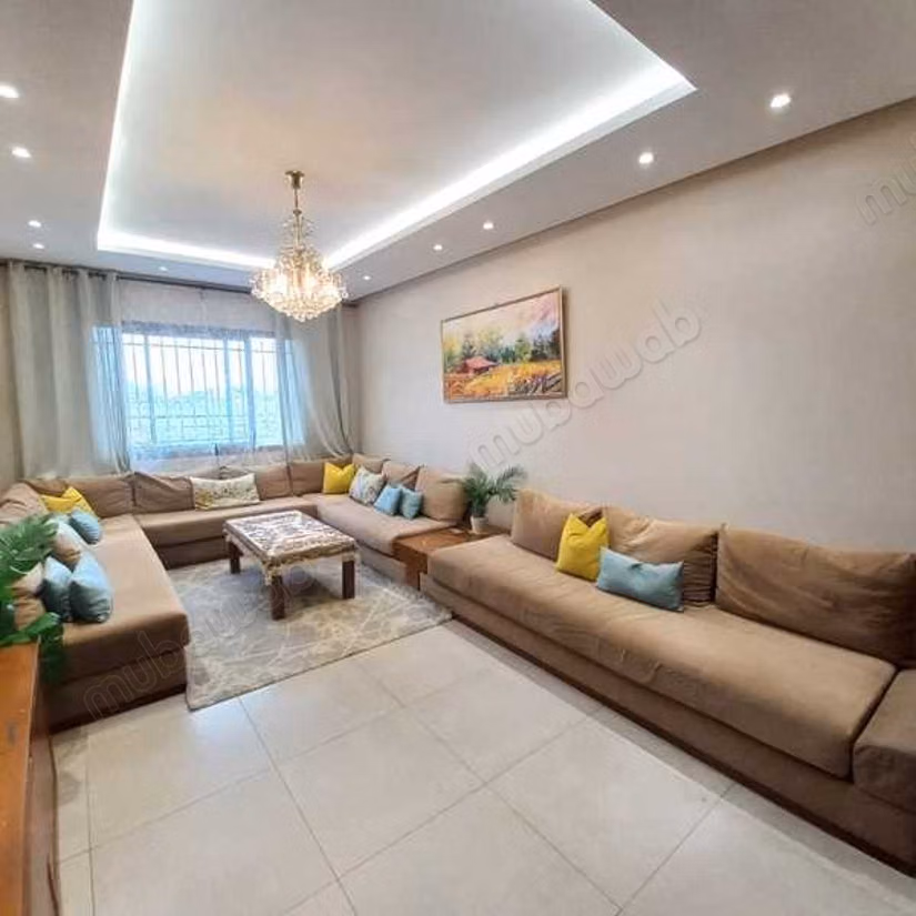 Beautiful apartment for sale in Roches Noires. 5 comfortable rooms. With garage and lift