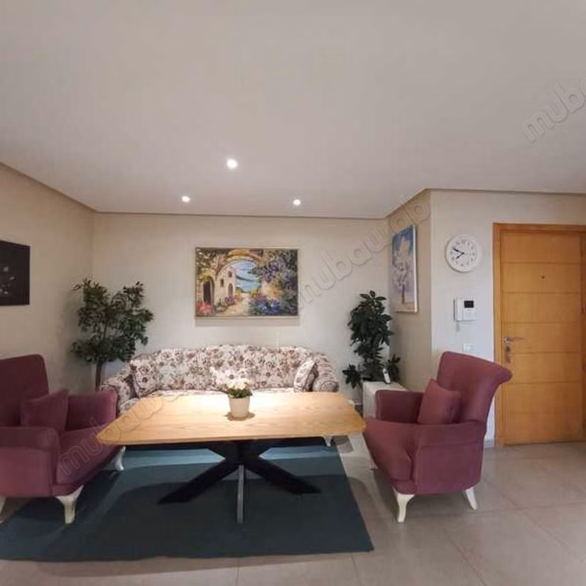 Beautiful apartment for sale in Roches Noires. 5 comfortable rooms. With garage and lift