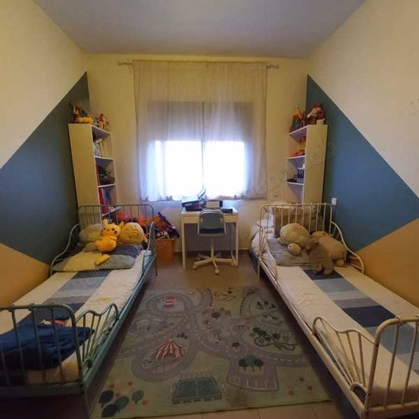 Beautiful apartment for sale in Roches Noires. 5 comfortable rooms. With garage and lift