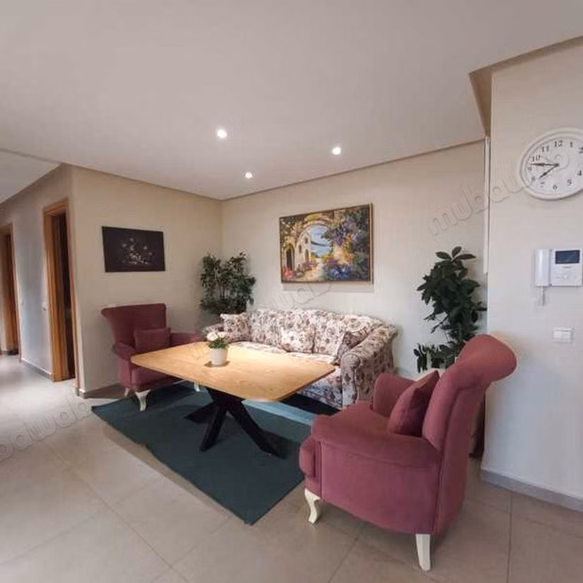 Beautiful apartment for sale in Roches Noires. 5 comfortable rooms. With garage and lift