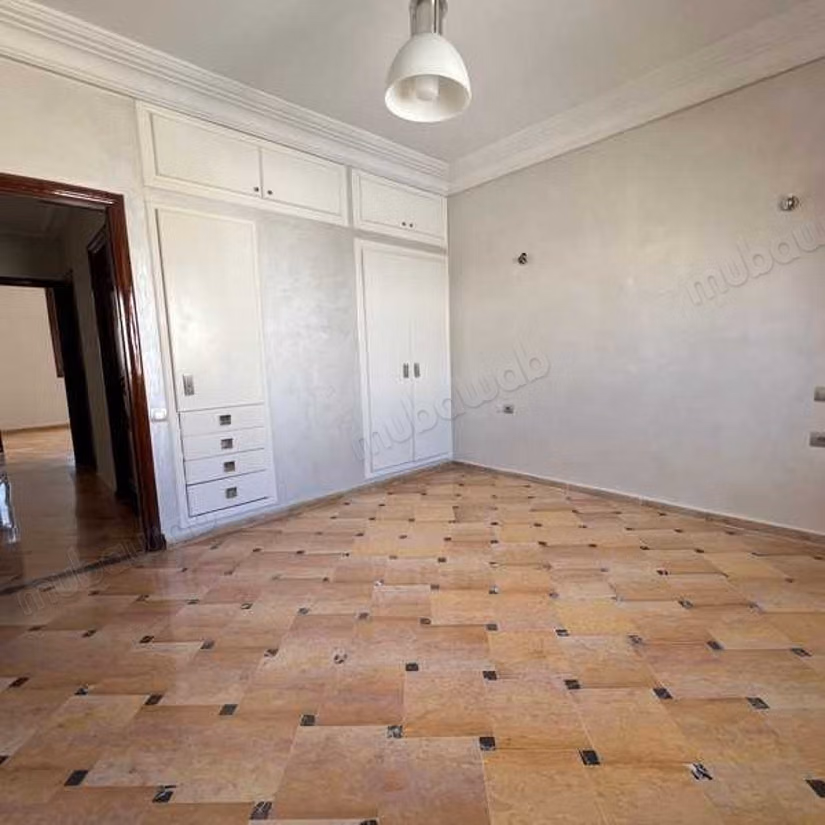 Beautiful apartment for sale in Hay Haddaouia. 6 comfortable rooms. Parking spaces and garden