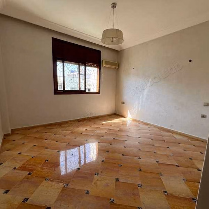 Beautiful apartment for sale in Hay Haddaouia. 6 comfortable rooms. Parking spaces and garden