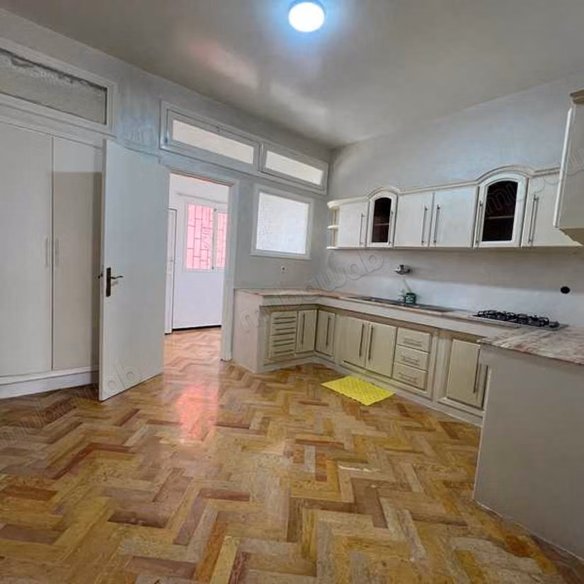 Beautiful apartment for sale in Hay Haddaouia. 6 comfortable rooms. Parking spaces and garden