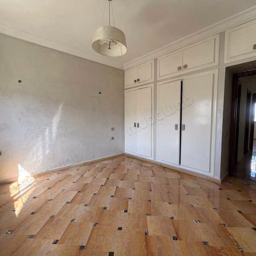 Beautiful apartment for sale in Hay Haddaouia. 6 comfortable rooms. Parking spaces and garden