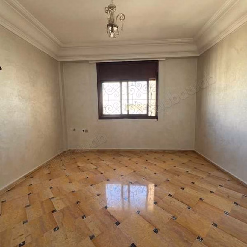 Beautiful apartment for sale in Hay Haddaouia. 6 comfortable rooms. Parking spaces and garden