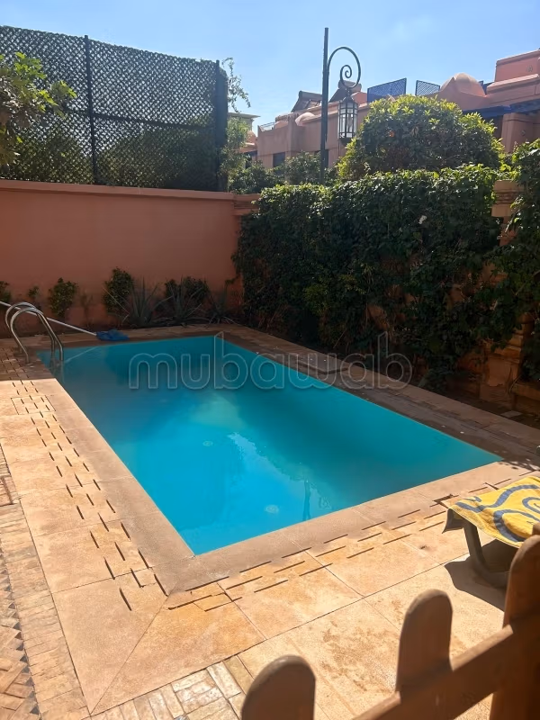 Nu te huur: villa's en luxe woningen in Route Casablanca. Totale oppervlakte 400 m². Volledig gemeubileerd