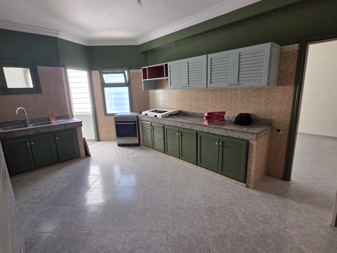 Bel Appartement avec terrasse au centre agdal 
raba