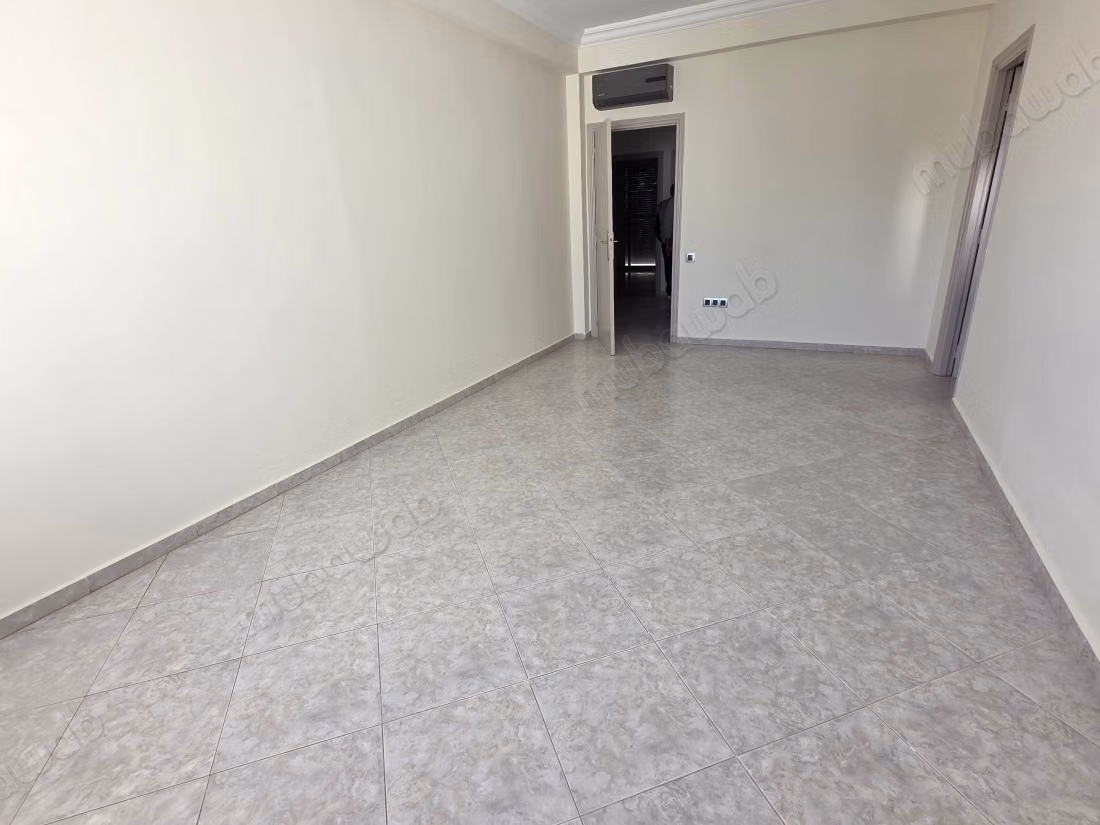 Bel Appartement avec terrasse au centre agdal 
raba