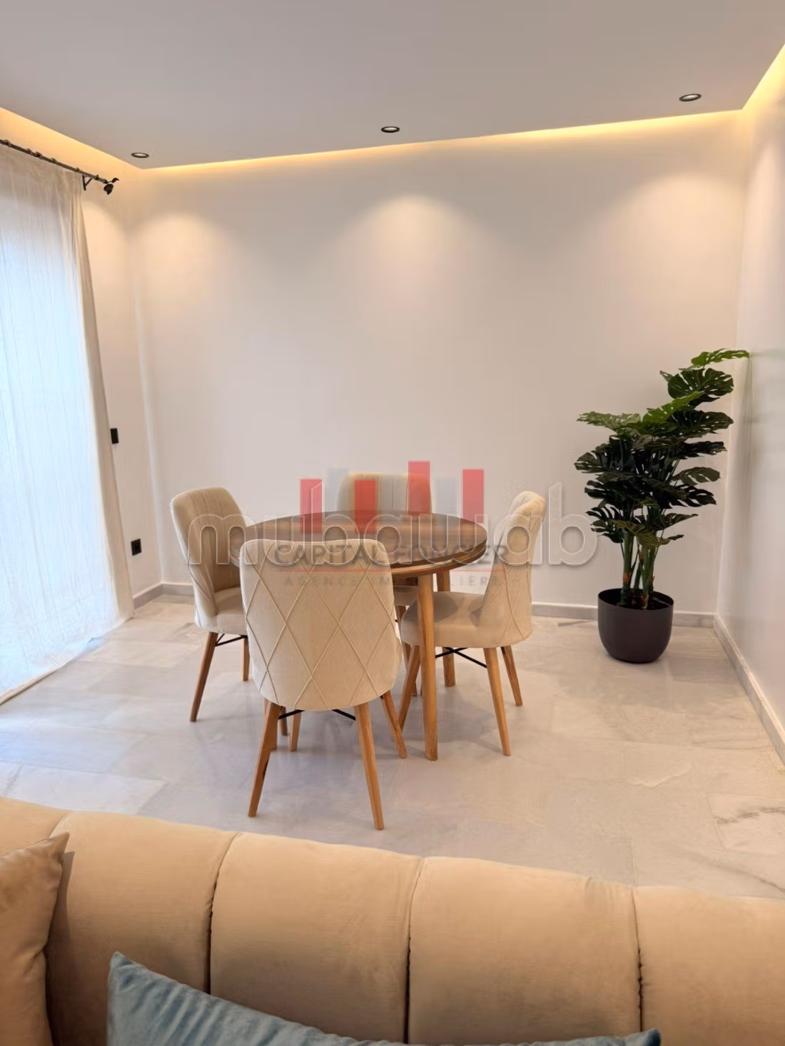 Bel appartement en location à Les princesses.
1 belle chambre.
Bien meublé — 4