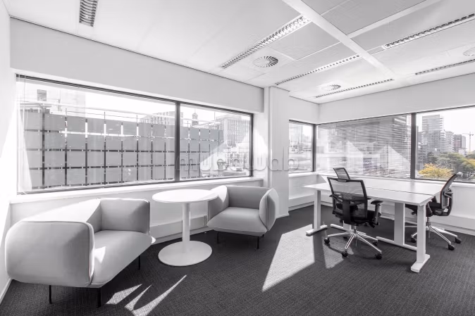 Offices for rent in Mister Khouch. Total area 15 m². Double glazed windows and central heating