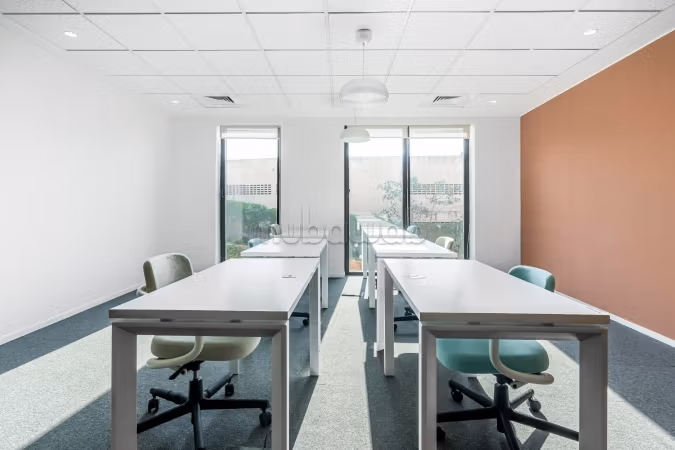 Comodo ufficio in affitto a Ain Diab. Superficie totale 8 m². Condizionatore e servizio di conciergerie