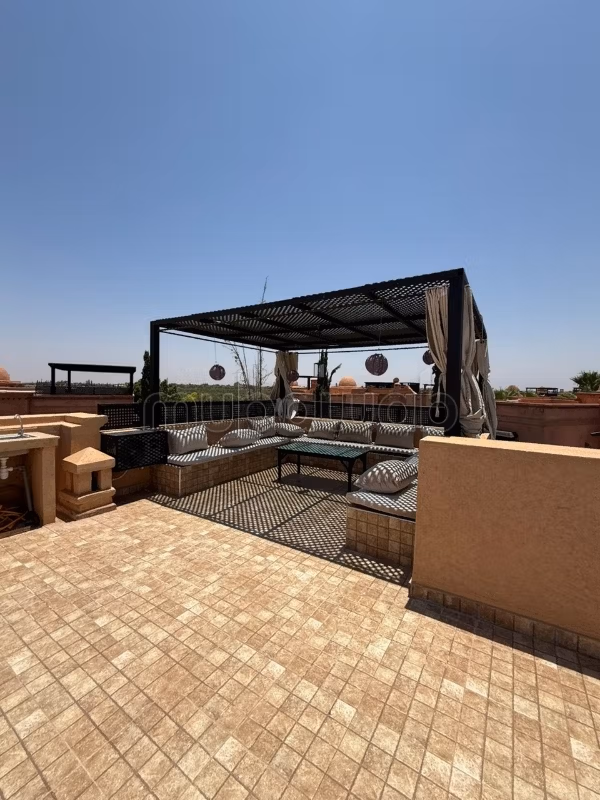 Magnifique Duplex Rénové avec Jardin Privatif & Rooftop