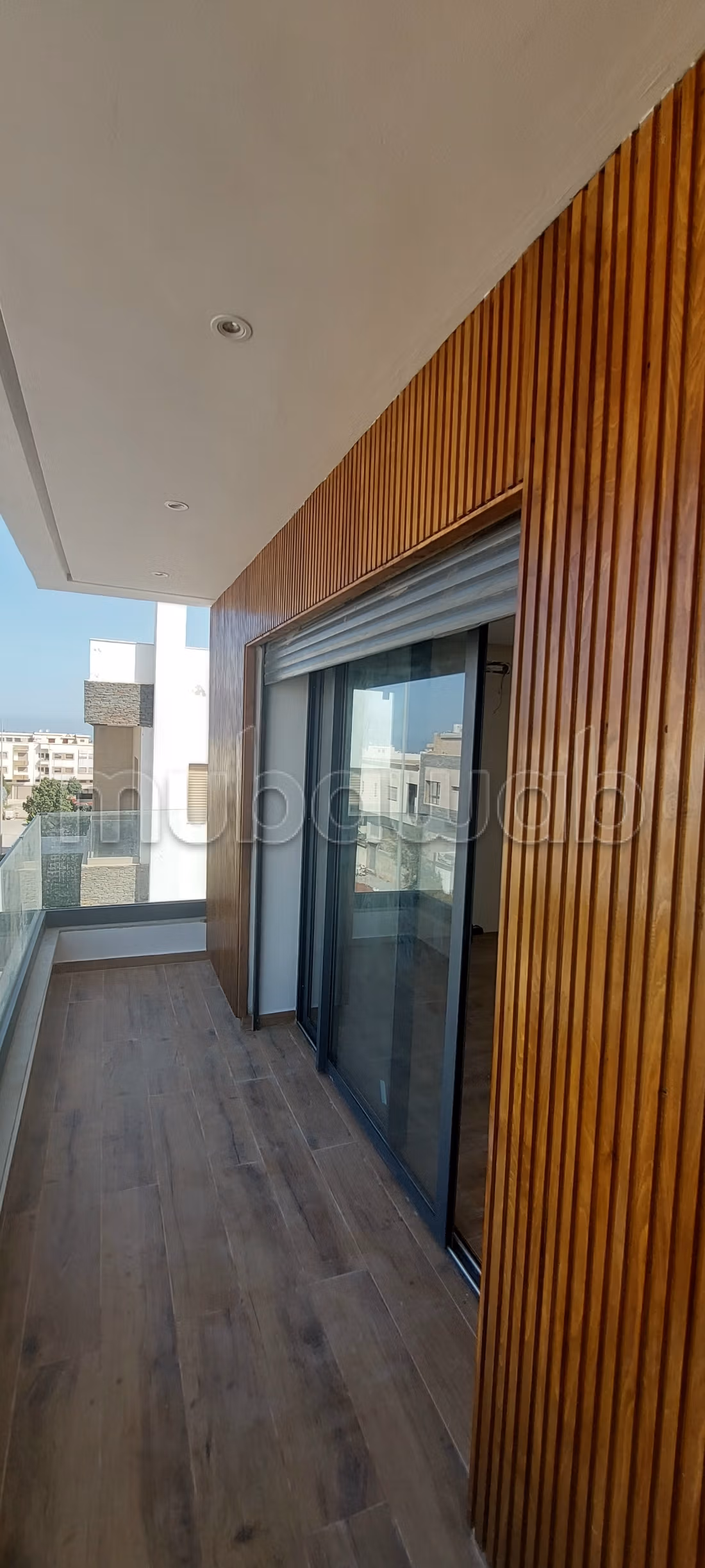 Villa de haut standing à vendre à Ain Attig.
Surface de 250 m².
Piscine, climatisation