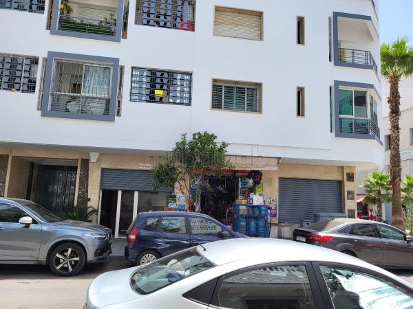 Oficinas y locales comerciales en venta en Diour Jamaa. Superficie 22 m²