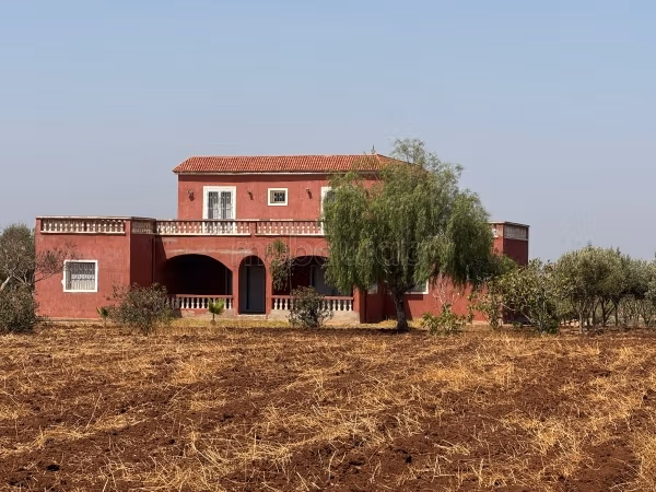 Granja en venta en Entrée Sud. Gran superficie 311 m²