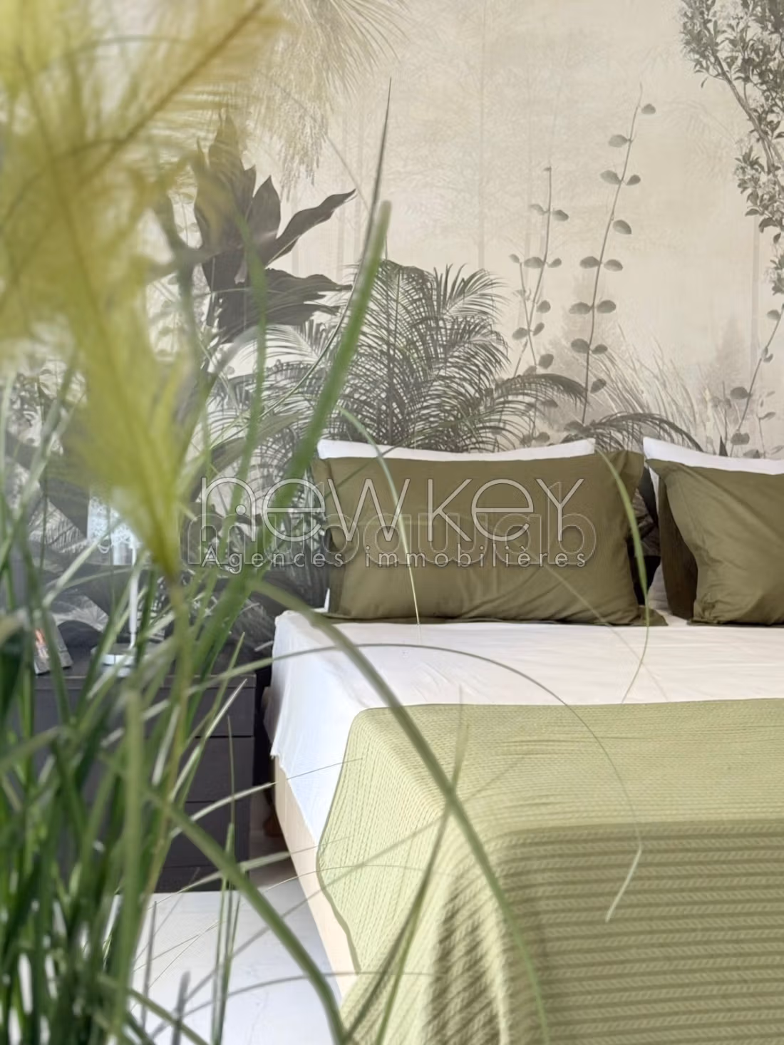 Rent an apartment in Les Berges Du Lac 2. Area of 215 m². Attic
