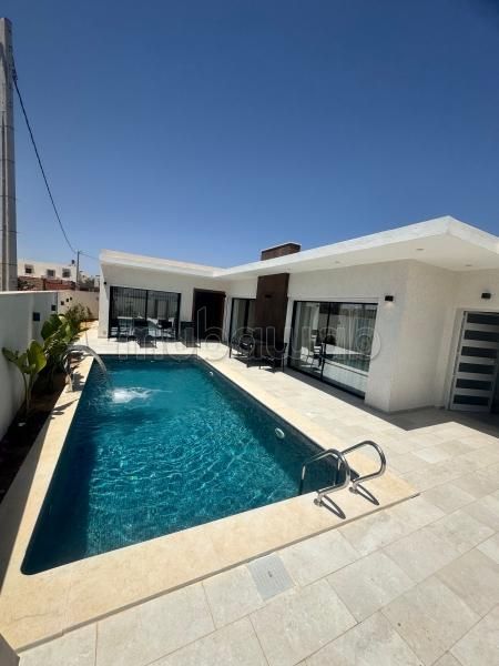 Villa di lusso in affitto a Midoune. Superficie di 1 m². Giardino e garage