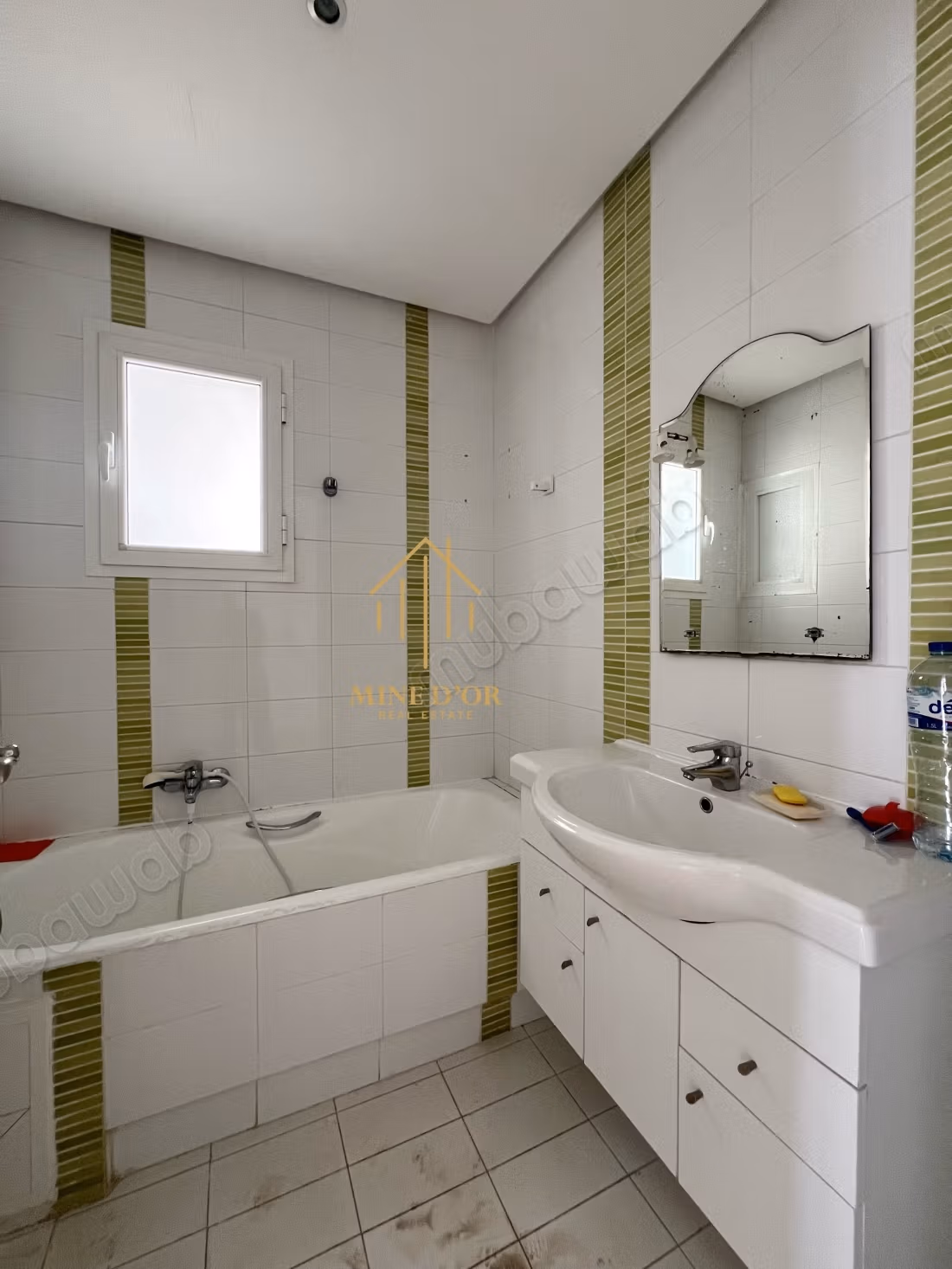 Rent this apartment in Centre Urbain Nord. 1 room. No Lift, Large terrace