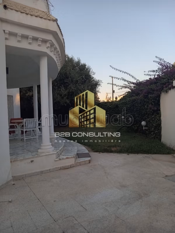 Splendida casa in vendita a Carthage. 4 ampi locali. Giardino e posto auto