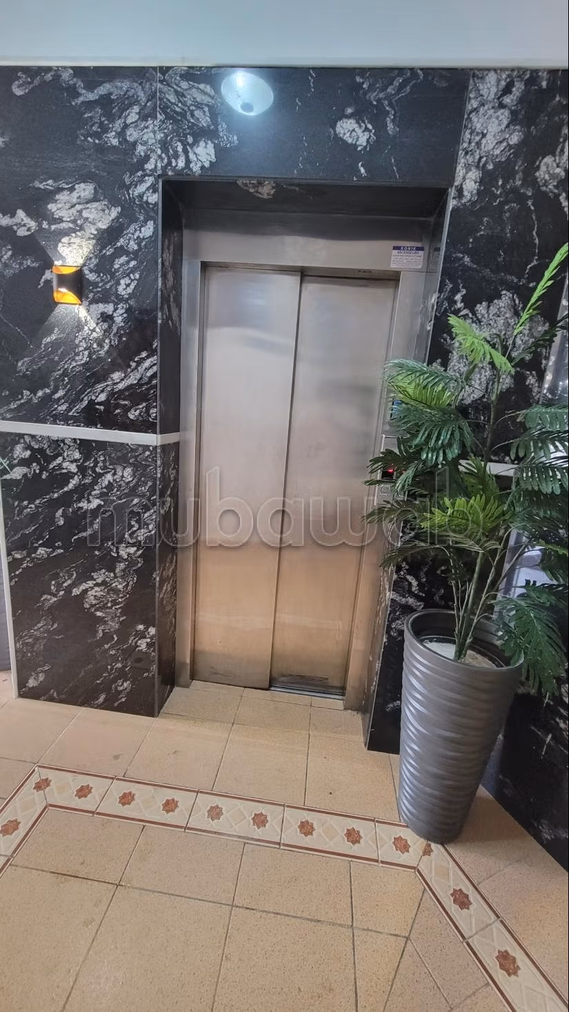 Nu te huur: appartementen in Moujahidine. Totale oppervlakte 55 m². Gemeubileerd