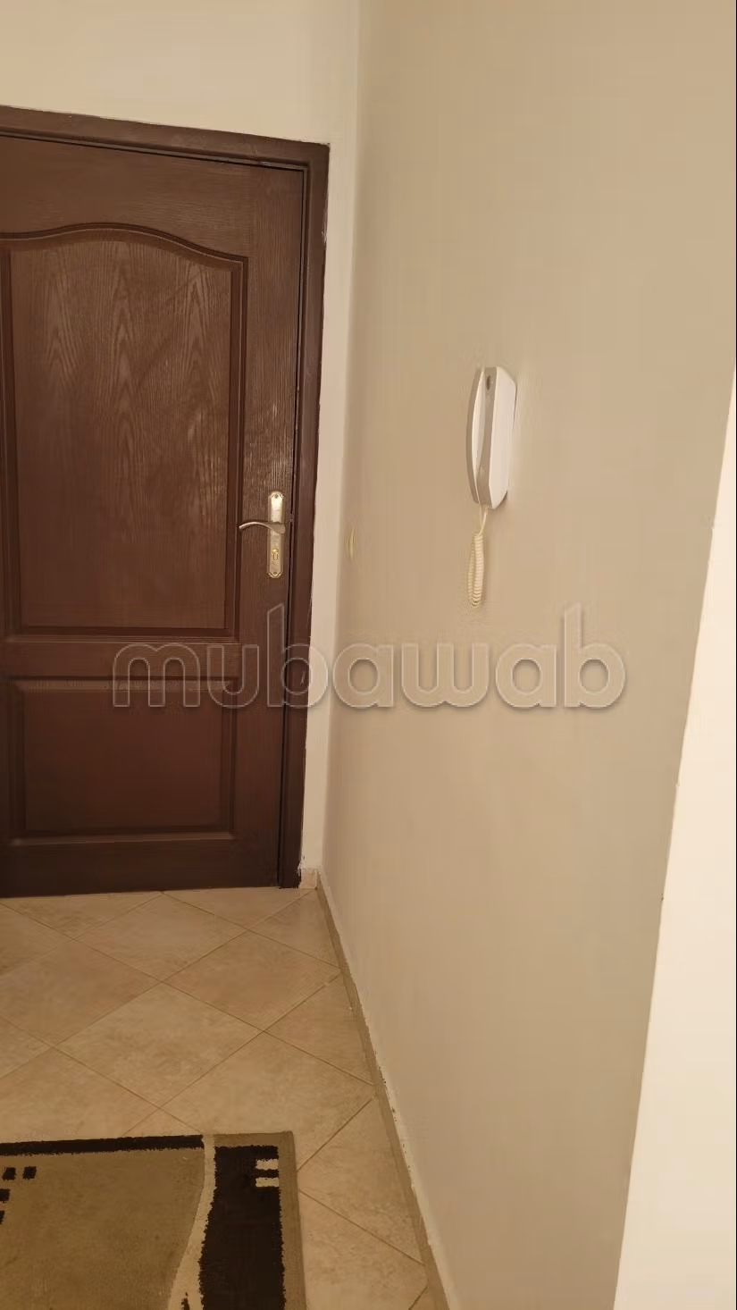 Nu te huur: appartementen in Moujahidine. Totale oppervlakte 55 m². Gemeubileerd