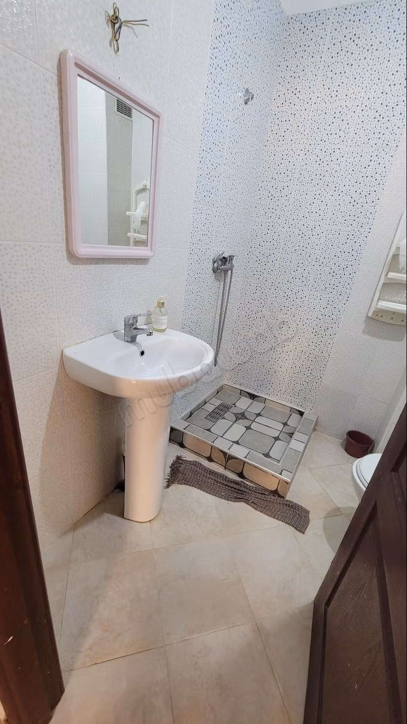 Nu te huur: appartementen in Moujahidine. Totale oppervlakte 55 m². Gemeubileerd