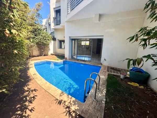 Appartementen te huur. 2 Slaapkamers. Centrale verwarming en uitzicht op zee