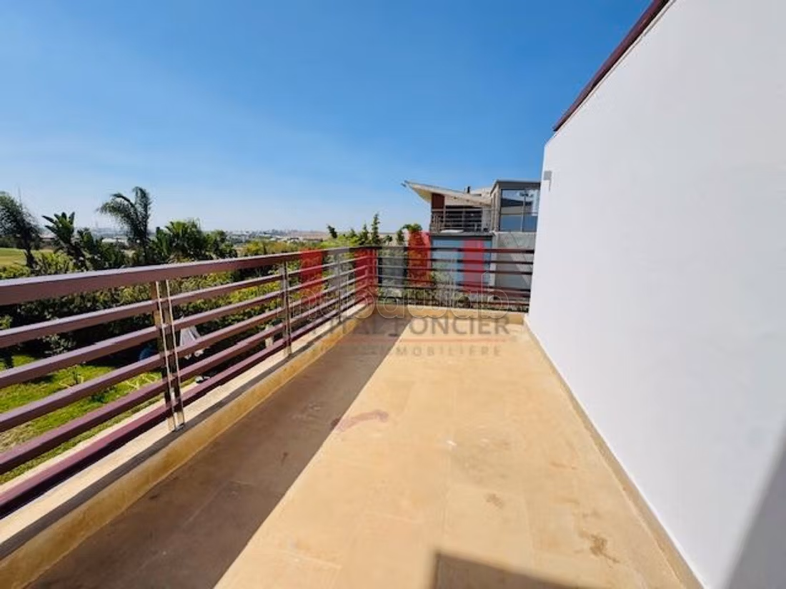 Casa de lujo en alquiler en Bouskoura Ville. Área total 800 m². Chimenea funcional, piscina grande