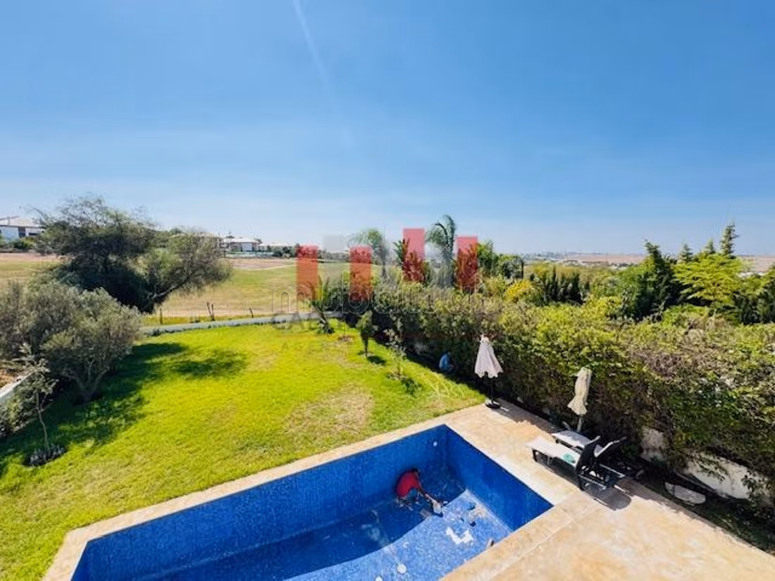 Casa de lujo en alquiler en Bouskoura Ville. Área total 800 m². Chimenea funcional, piscina grande
