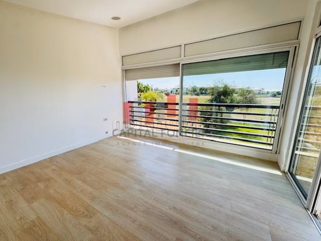Casa de lujo en alquiler en Bouskoura Ville. Área total 800 m². Chimenea funcional, piscina grande