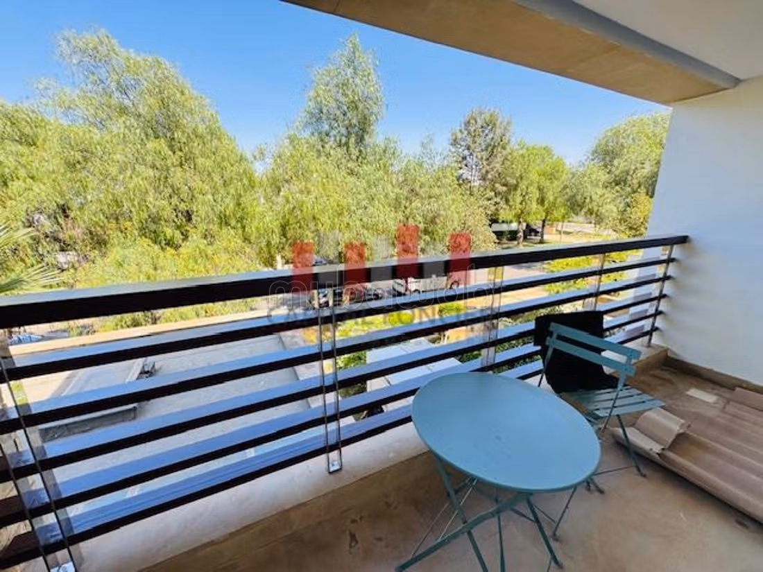 Casa de lujo en alquiler en Bouskoura Ville. Área total 800 m². Chimenea funcional, piscina grande