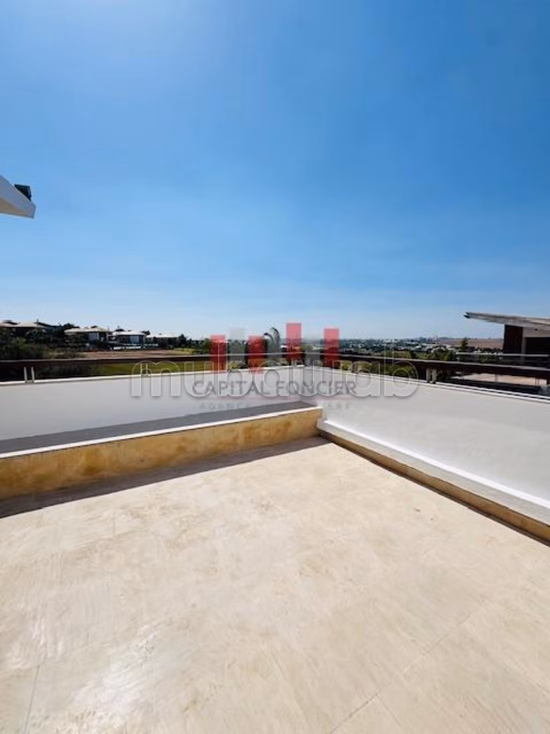 Casa de lujo en alquiler en Bouskoura Ville. Área total 800 m². Chimenea funcional, piscina grande