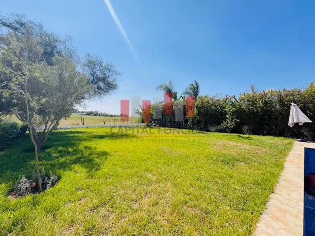 Casa de lujo en alquiler en Bouskoura Ville. Área total 800 m². Chimenea funcional, piscina grande