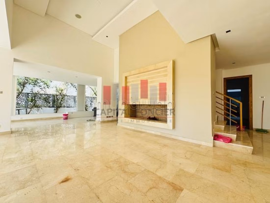 Casa de lujo en alquiler en Bouskoura Ville. Área total 800 m². Chimenea funcional, piscina grande