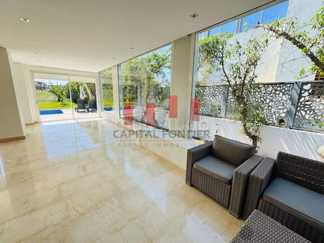 Casa de lujo en alquiler en Bouskoura Ville. Área total 800 m². Chimenea funcional, piscina grande