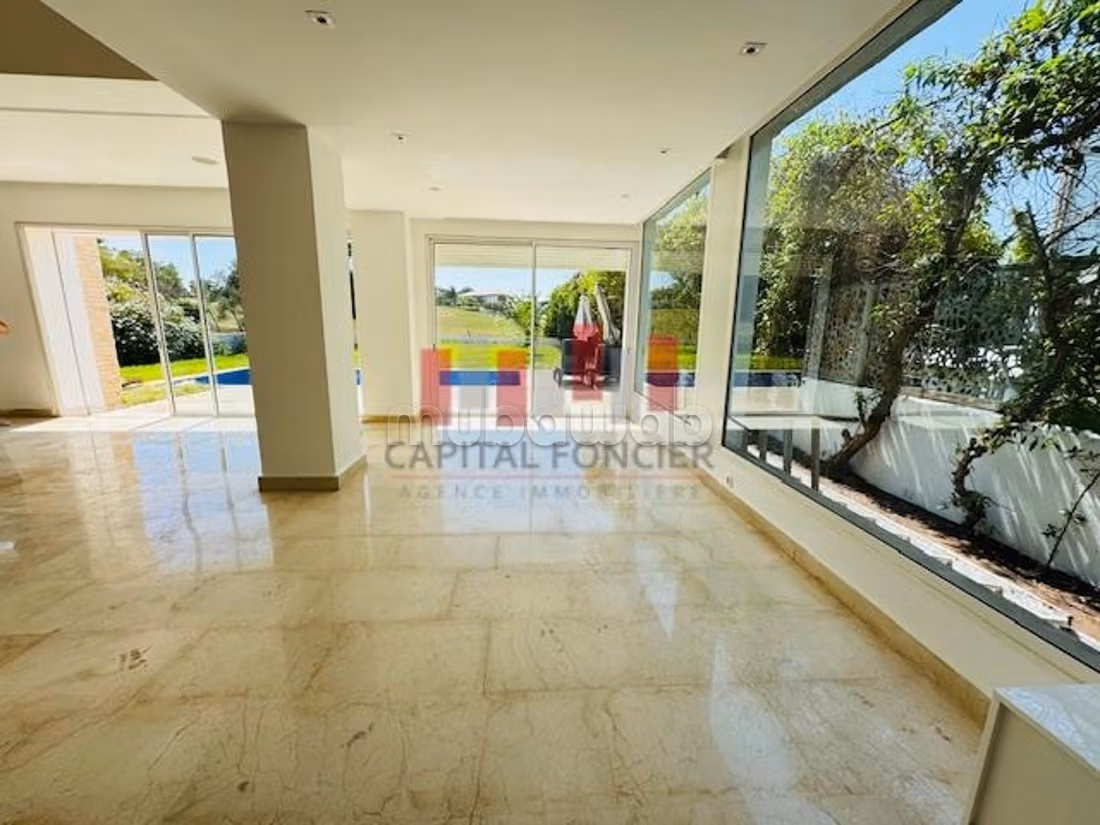 Casa de lujo en alquiler en Bouskoura Ville. Área total 800 m². Chimenea funcional, piscina grande